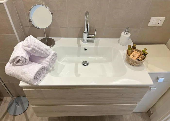 Arte, Business E Relax Nel Cuore Di 아파트 피아첸차